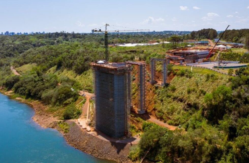 Se concluyó una nueva etapa de la obra del Puente de Integración que unirá Foz do Iguaçu y Presidente Franco