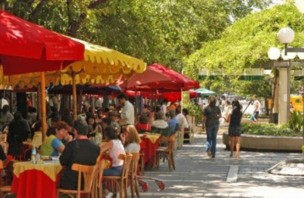 Turista irlandés acusado de abuso en plena Peatonal mendocina