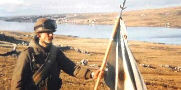 Histórica bandera de guerra que acompañó al Regimiento de Infantería Mecanizada 7 “Coronel Conde”