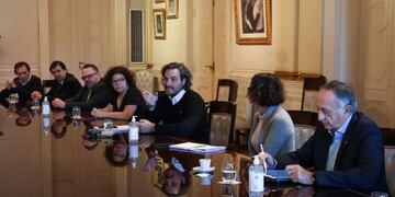 A partir del 13 de abril el Gobierno mantendrá más restricciones que las esperadas por la CGT y la UIA\u002E (Presidencia)