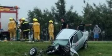 La vu00edctima fatal conducu00eda un Chevrolet Corsa que impactu00f3 de frente.