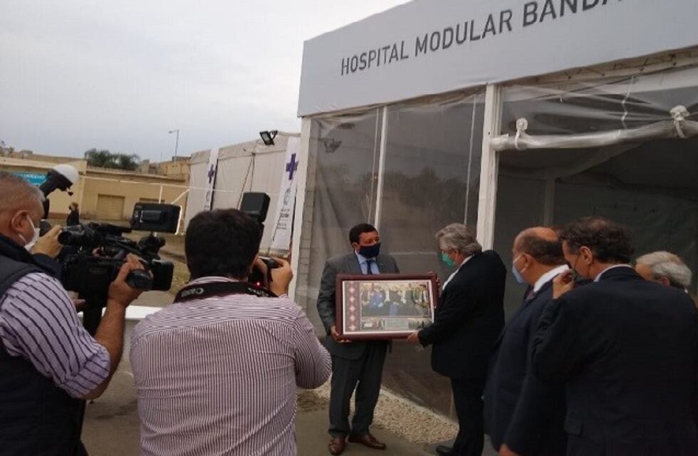 Tucumán: Alberto Fernández recorrió el anexo del hospital Eva Perón