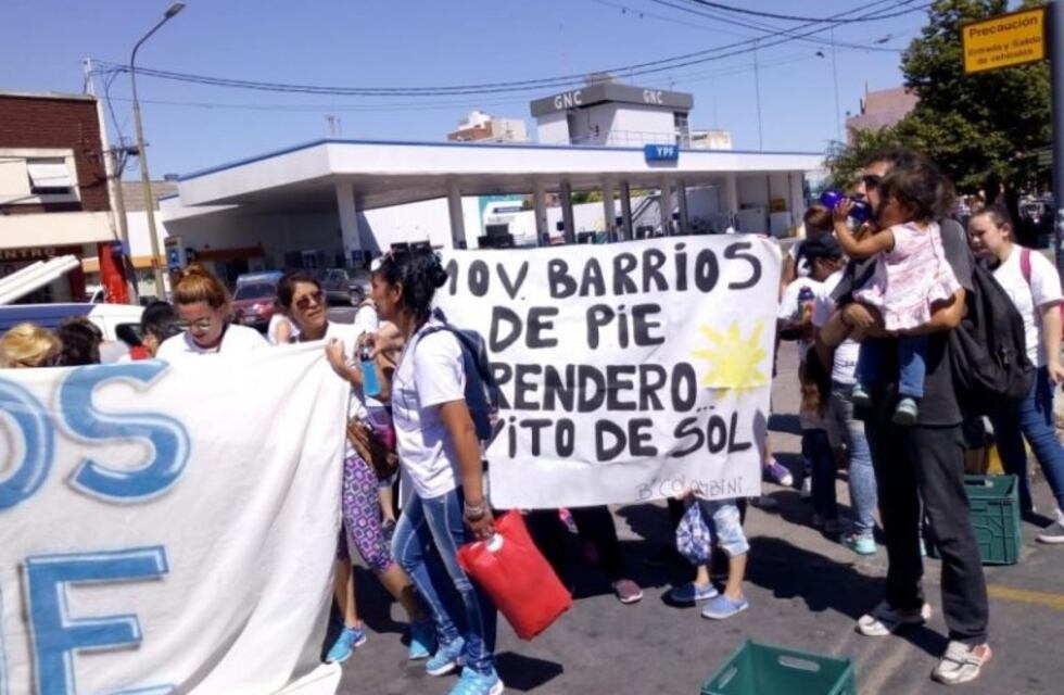 Por "trabajo genuino" y obra pública, la contracara de la marcha de Barrios de Pie