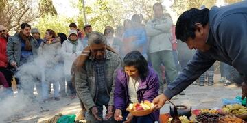 Ceremonia a la Pachamama en Purmamarca\u002E