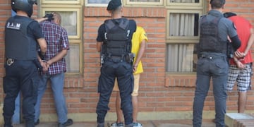 Posadas\u002E Por una pelea en Plaza San Martín, donde resultó herido un joven de 22 años, Esteban Baanz, dueron detenidas 3 personas\u002E (Misiones Online)