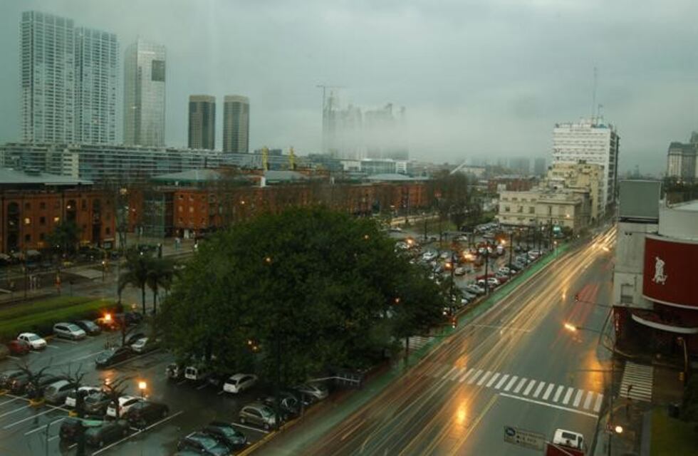 Fuertes tormentas azotan a la Capital Federal y la Provincia de Buenos Aires