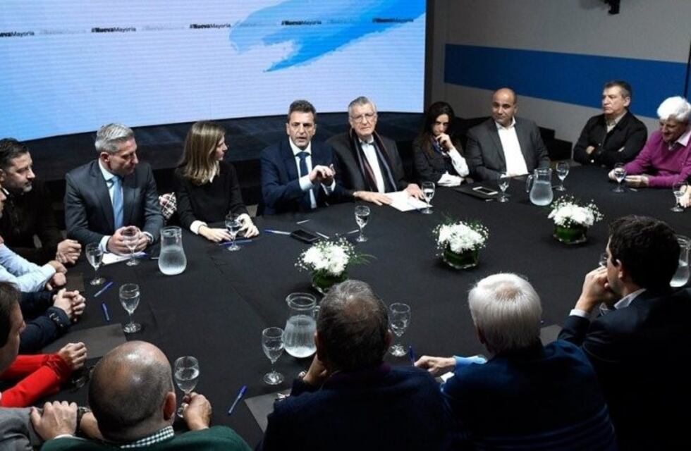 Arcioni estuvo presente en una reunión entre Massa y el PJ