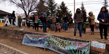 Ambientalistas se manifiestan en Tanti (Foto gentileza de Ayelén Villarreal)