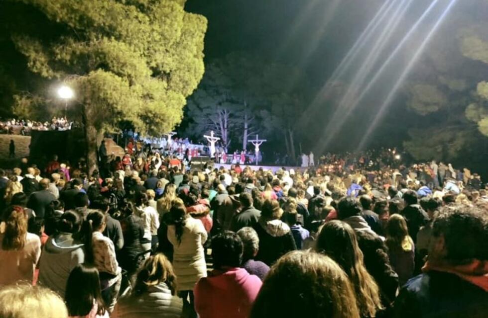 Miles de concurrentes acompañaron el Vía Crucis Viviente en Punta Alta