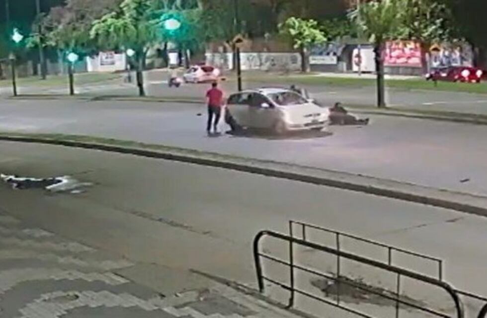 Buscan a la persona que ayudó al policía arrollado en un control vehicular