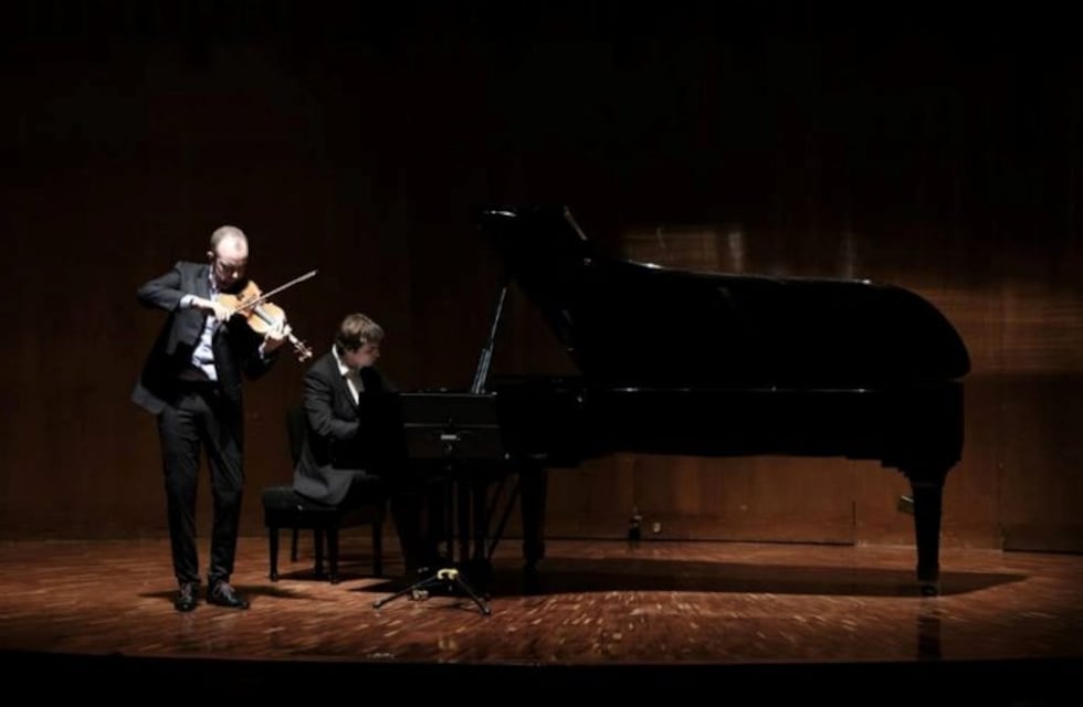 Un concierto mágico de violín y piano para recibir octubre