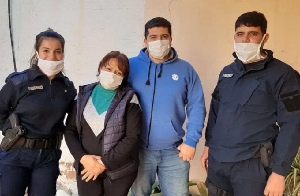 Mujer policía le hizo RCP a un bebé en el patrullero y lo salvó