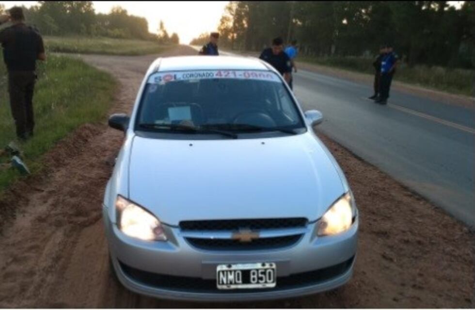 En medio de una persecución policial arrojaron marihuana desde el remís