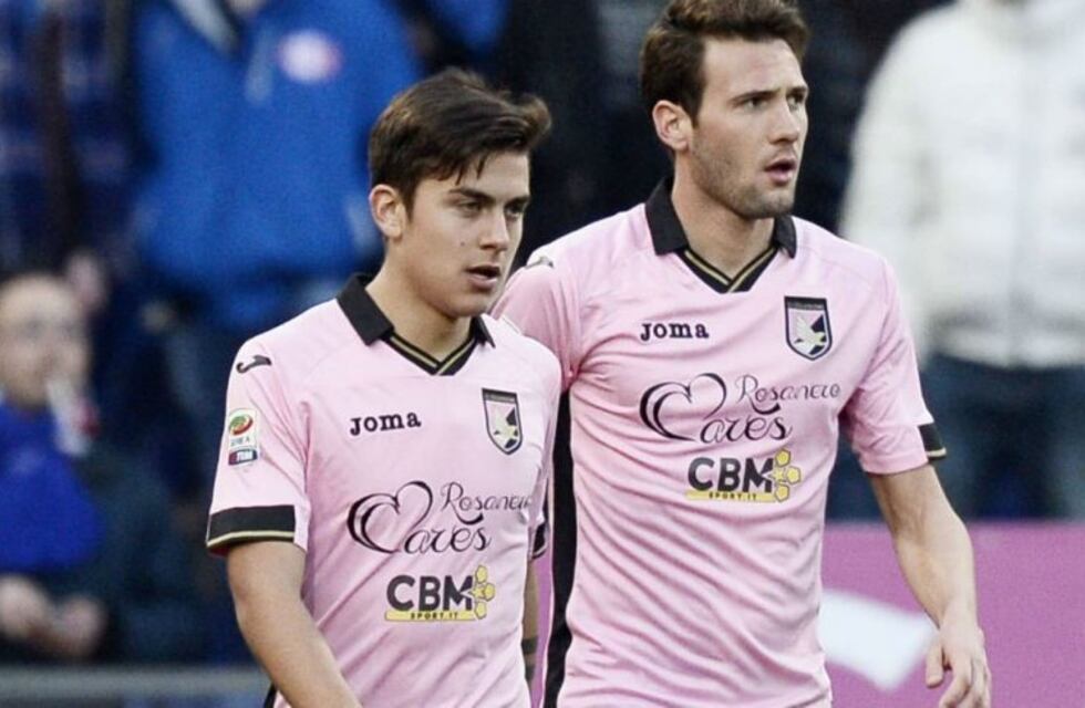 Dybala y el "Mudo" Vázquez de vacaciones por Carlos Paz