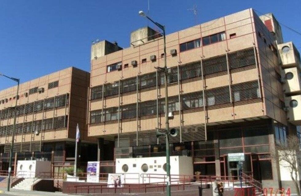 Condenan a 22 años de cárcel a un ex policía por abusar de sus hijastras