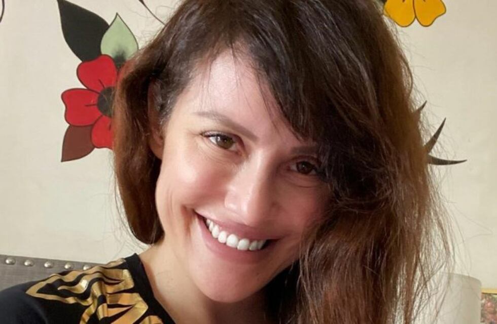 Connie Ansaldi y una reflexión de cuarentena en topless: "El peso de este encierro se me cayó encima"