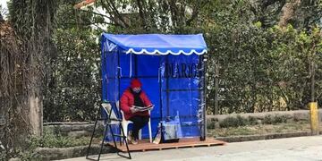 Vende diarios en San Lorenzo desde hace 25 años y los vecinos le regalaron un puesto (Facebook Mariza Ortiz de Galli)