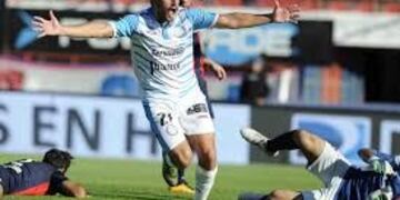 Sebastian Luna le anotó dos goles a San Lorenzo, su ex club, jugando de \