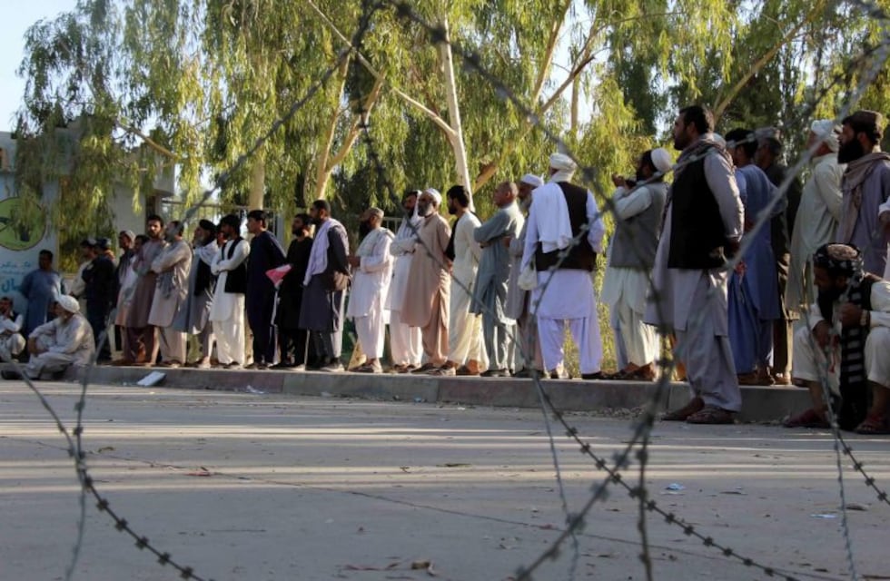 Afganistán elige presidente en medio de amenazas de violencia de los talibanes