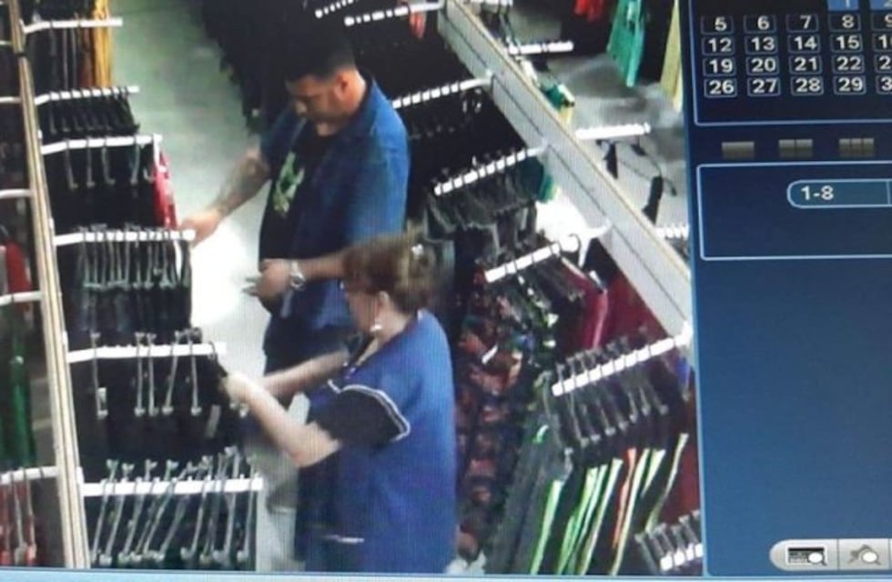 Atraparon a una mechera sacando las alarmas a prendas de vestir