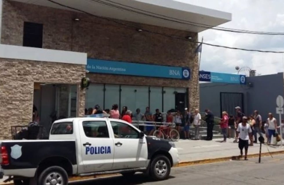 Golpe comando al Banco Nación de Isidro Casanova: mataron a un cajero antes de fugarse