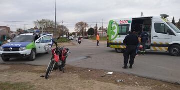 Choque entre un motociclista y una combi