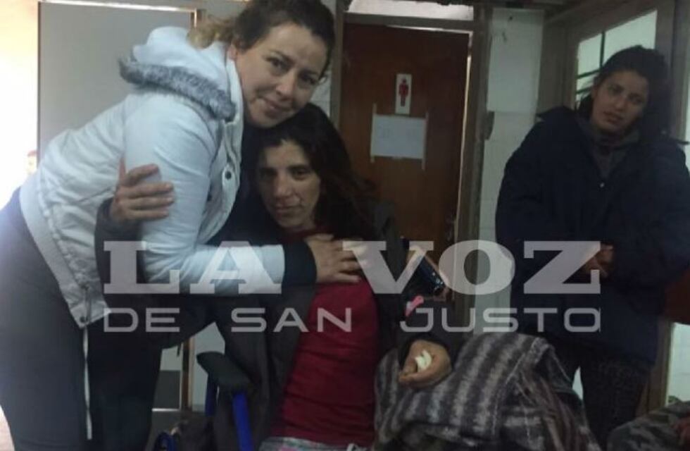 Se reencontró con quien la salvó de "ser comida" por tres perros