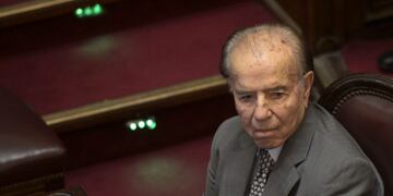 Argentina's former president and current Senator Carlos Menem attends a session on the debate of a bill to renegotiate the public external debt at the Congress in Buenos Aires on February 5, 2020\u002E (Photo by JUAN MABROMATA / AFP)