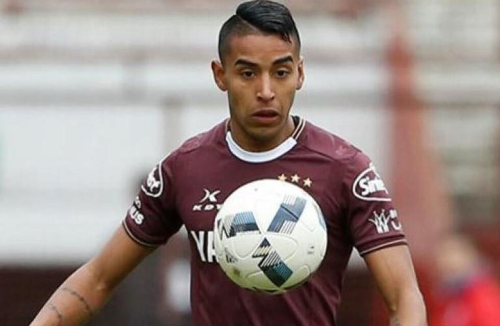 El futbolista de Lanús José Luis Gómez chocó camino a la práctica
