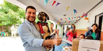 Marcos Cleri y su voto en la escuela Teresa de Calcuta\u002E (Pedro Levy)