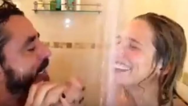 Pablo Granados, Alina Moine y una graciosa entrevista bajo la ducha