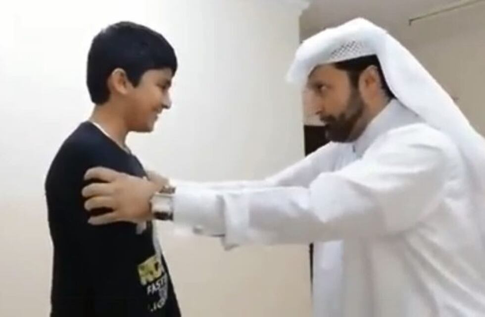 Indignante: el tutorial de un predicador islámico de como pegarle ''corectamente'' a las esposas