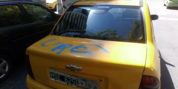 Incidentes en la marcha de los taxistas contra la demora en la ordenanza que impide la llegada de Uber y Cabify\u002E