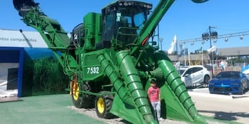 Una máquina cosechadora del Ingenio Ledesma, que estuvo en exhibición en la Reciente Expojuy 2018\u002E