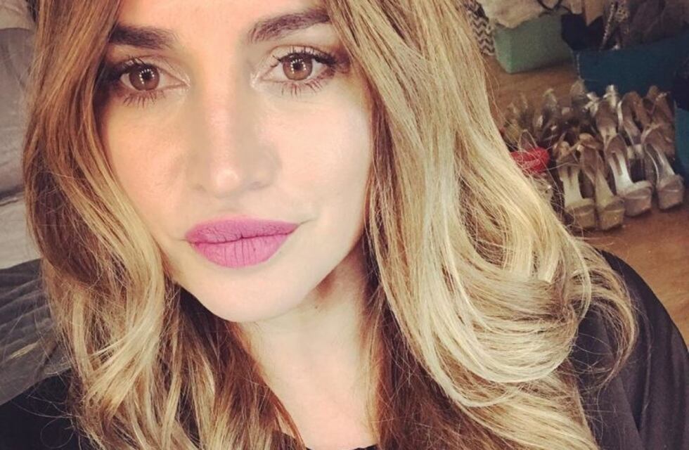 Belén Francese recordó el verano con una foto de espaldas y en malla