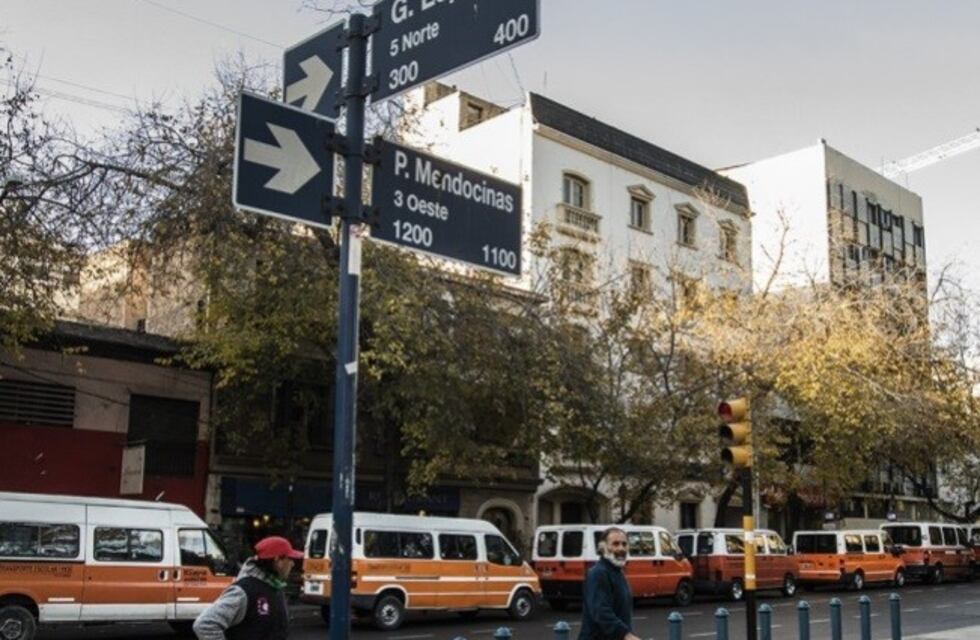 Conductores de transportes escolares se manifestaron en la Legislatura de Mendoza