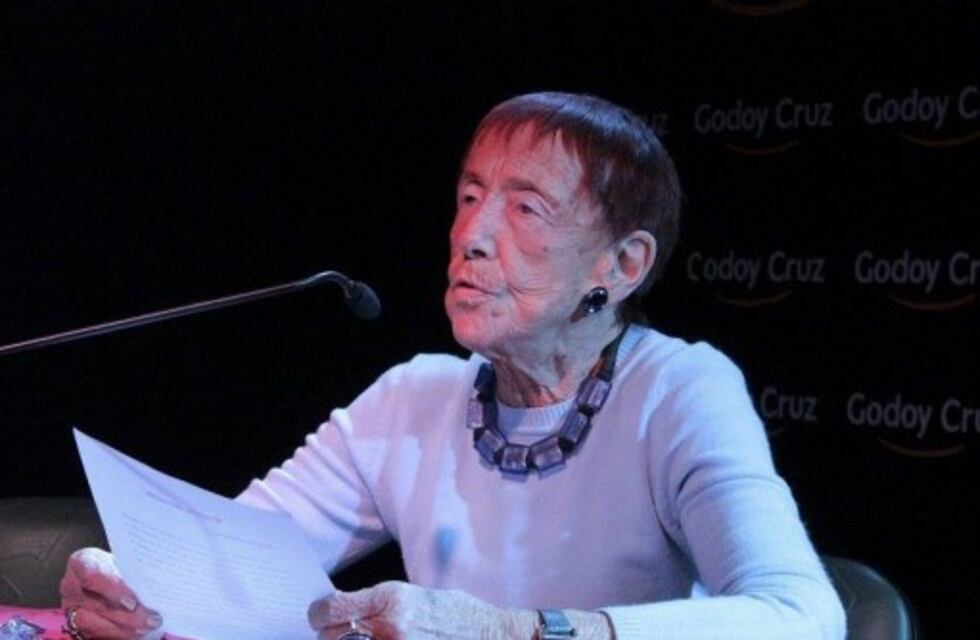 A los 90 años, fue premiada la precursora de la ciencia ficción en el país