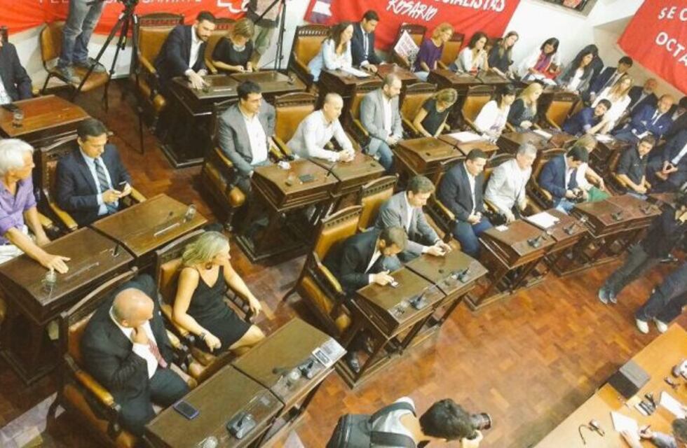 Los afilados tuits de los concejales opositores durante el discurso de Fein