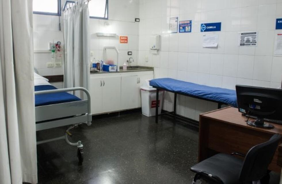 Una mujer murió esperando una silla de ruedas para ingresar a la guardia de un sanatorio