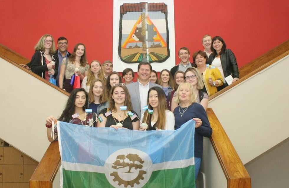 El intendente Cravero recibió a estudiantes y directivos de Estados Unidos