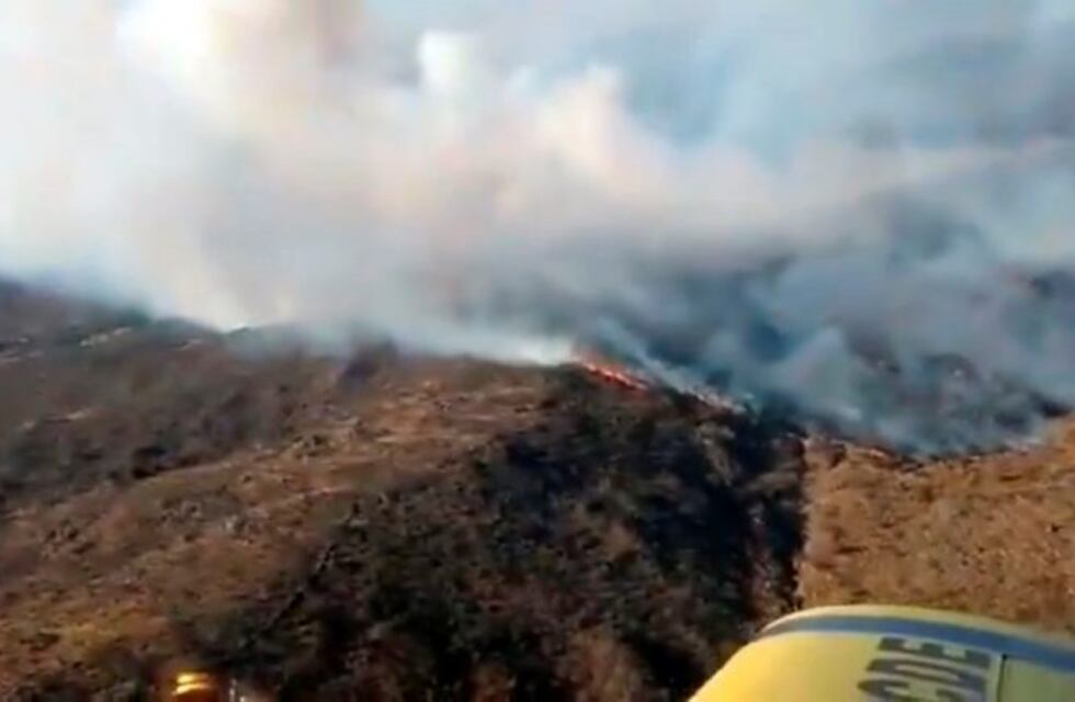El fuego en Villa Albertina hace días no cesa y avanza hacia el noroeste de Córdoba