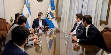 El gobernador junto a los empresarios del grupo Neuss\u002E