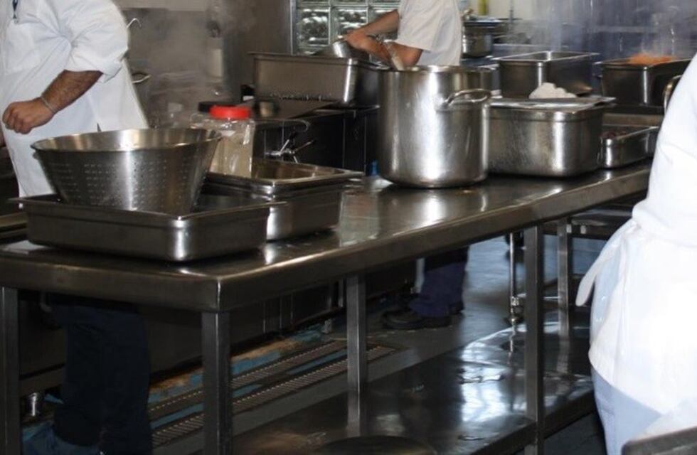 Denuncia policial por raciones de un comedor que aparecieron contaminadas