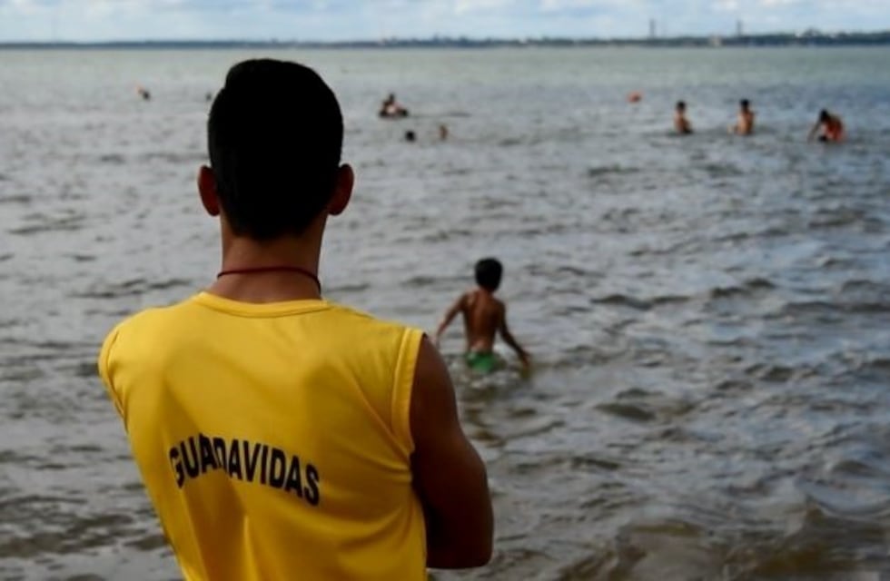 Las playas de Posadas ya cuentan con la presencia de guardavidas