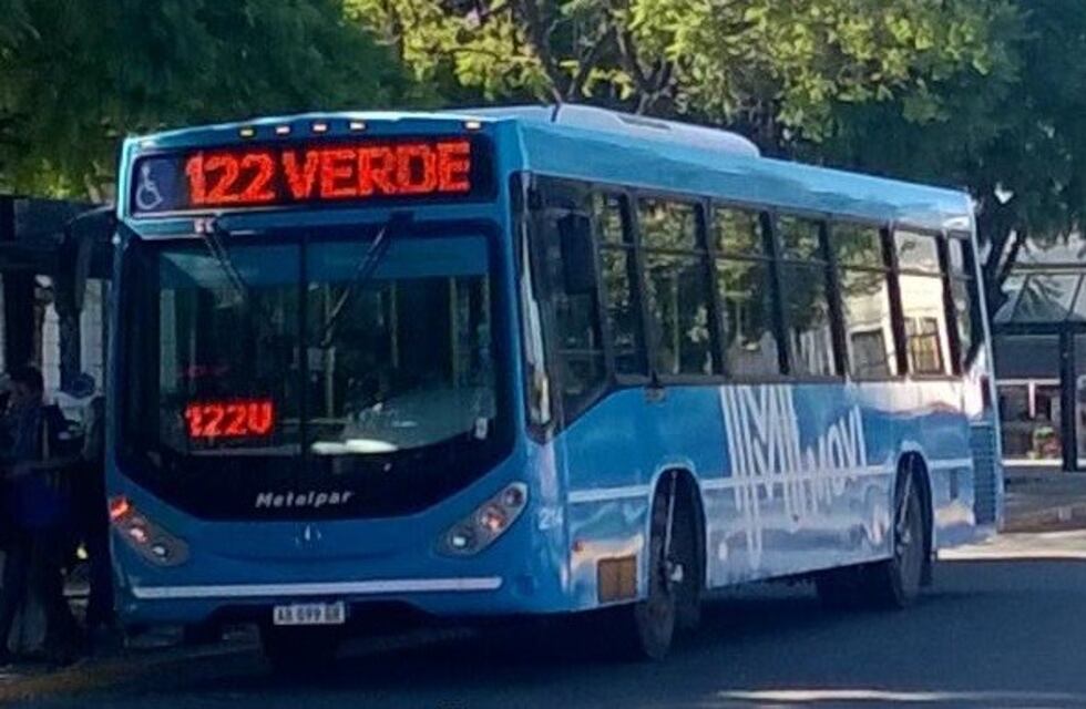 Motociclista chocó con un colectivo y murió en el acto