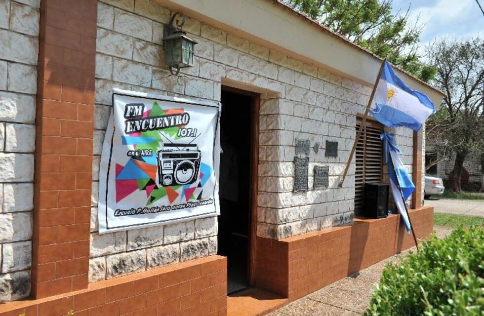 Luxardo histórico: tiene radio propia hecha por jóvenes