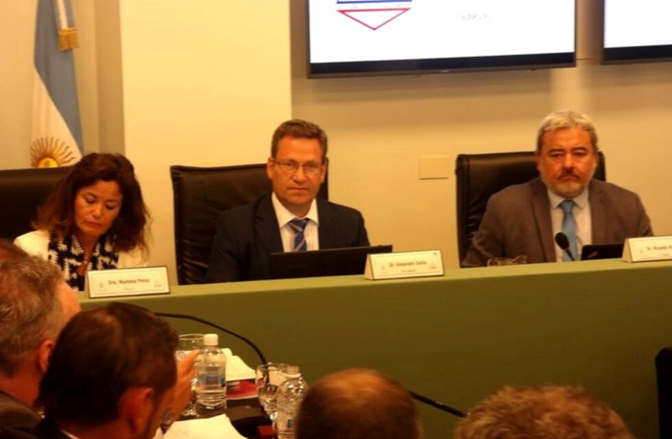 Causa Embrujo suspendida hasta que se resuelva las probation