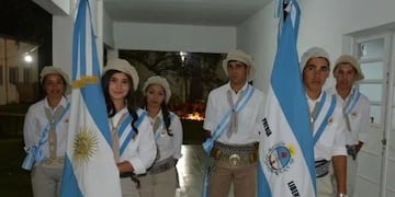 Recibieron su diploma de egresados vestidos de paisanos y causaron furor en las redes