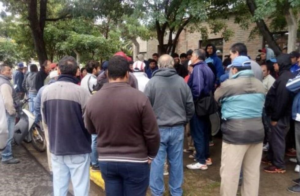 Fray Mamerto Esquiú: trabajadores municipales cortan la ruta 41 en reclamo por un aumento salarial