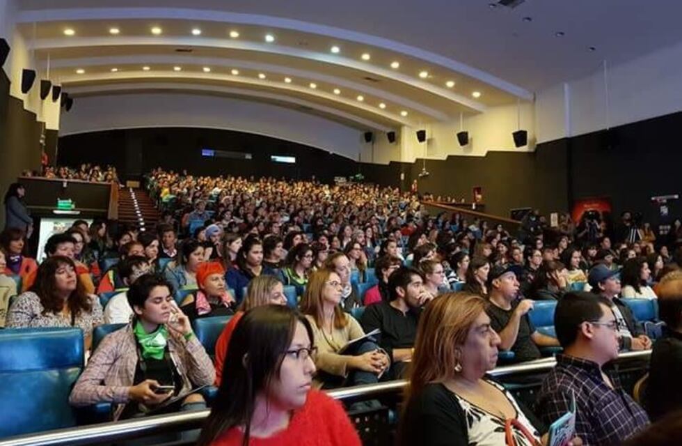 El primer foro nacional de Infancias Trans colmó el Cine Teatro Español